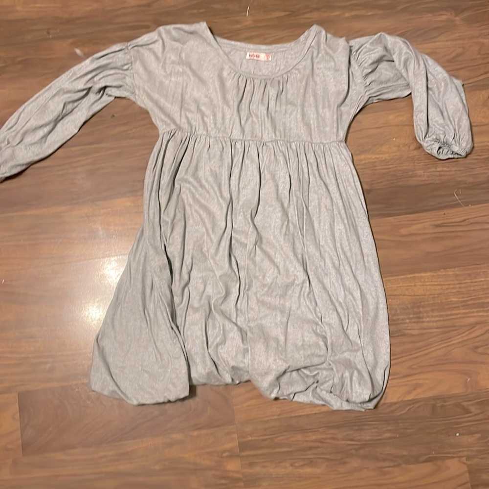 Cute dress.